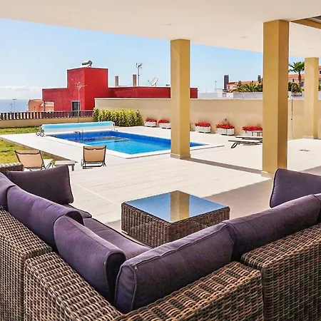 Awesome Home In Costa Adeje With Outdoor Swimming Pool, Wifi And 5 Bedrooms Дом отдыха Адехе