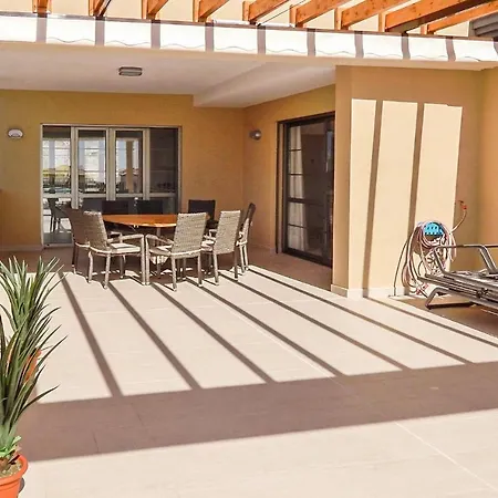 Awesome Home In Costa Adeje With Outdoor Swimming Pool, Wifi And 5 Bedrooms Дом отдыха *